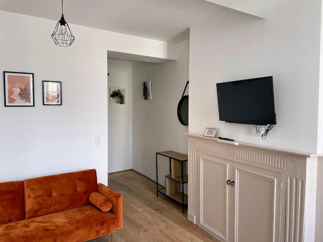 Le Colore- T2 Confortable Avec Vue Sur Nérac Esterno foto