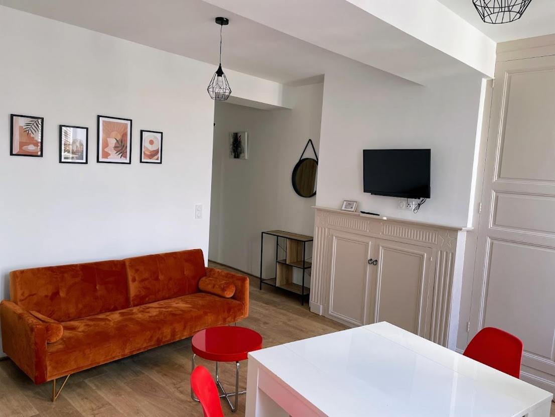 Le Colore- T2 Confortable Avec Vue Sur Nérac Esterno foto