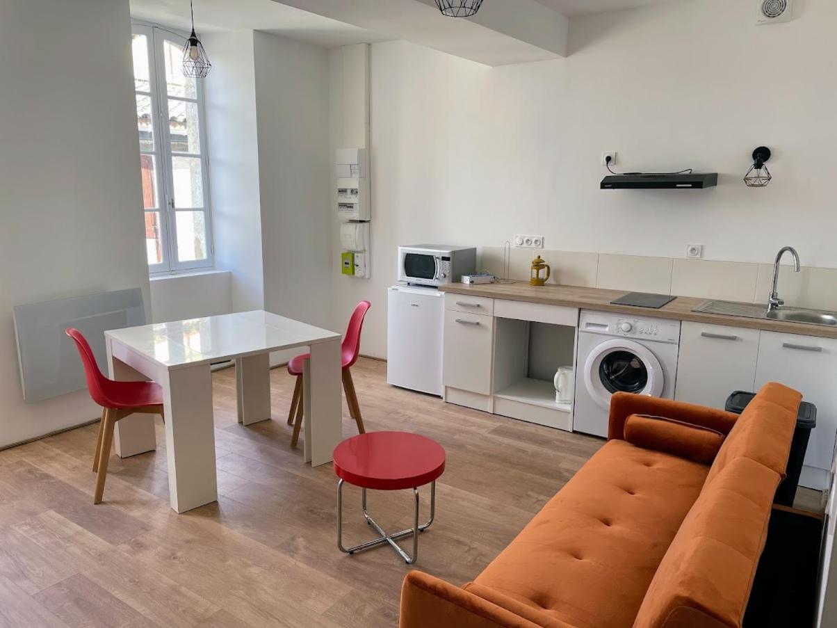 Le Colore- T2 Confortable Avec Vue Sur Nérac Esterno foto